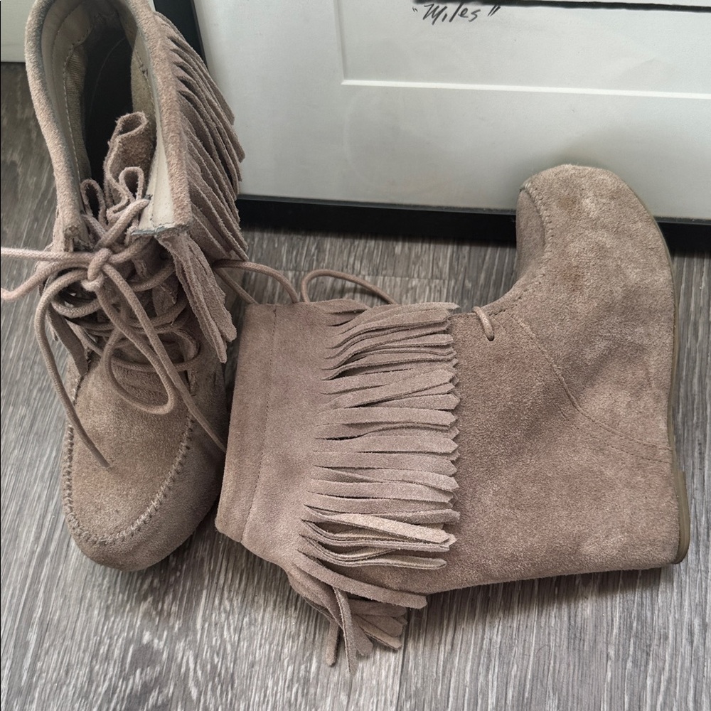 Get ready for Coachella in your Steve Madden Taupe Lace Up Fringe Boots